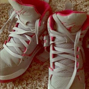 5 Y PINK & grey Jordan’s